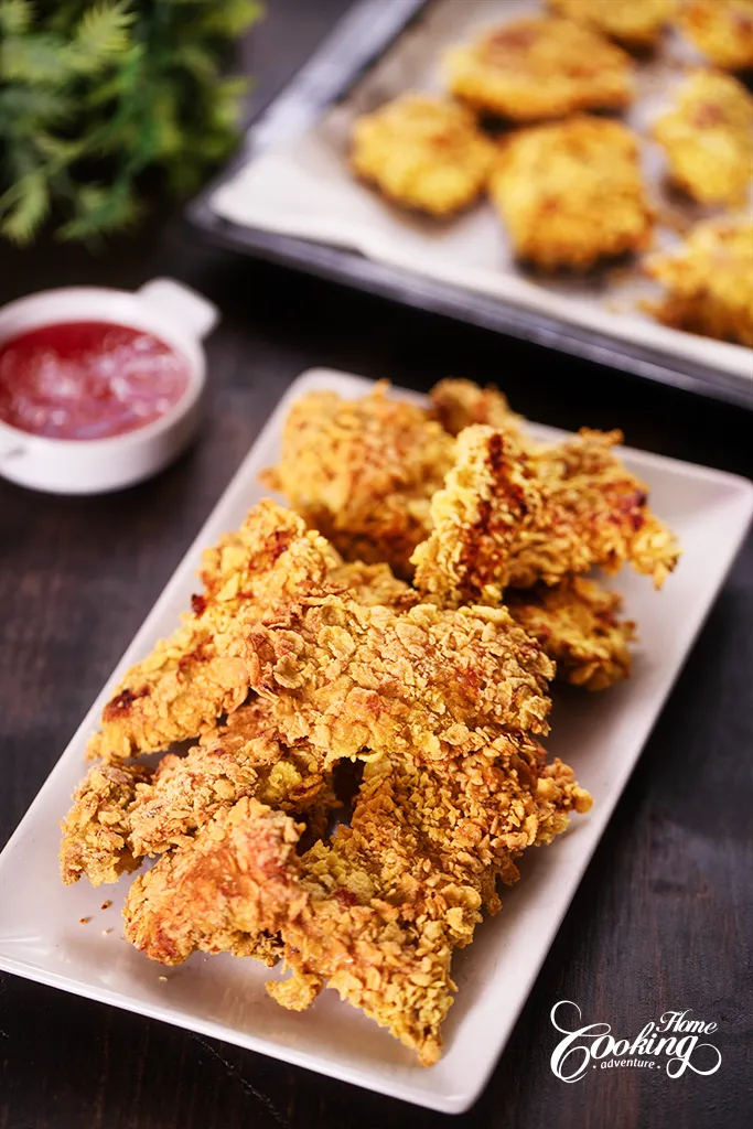 Tiras de pollo empanadas con copos de maíz horneadas - vertical