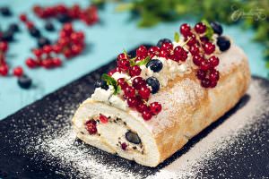 Berry Meringue Roll