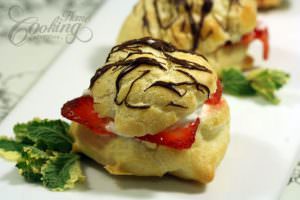 closeup of the Cream Puffs