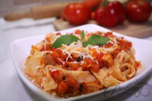 tagliatelle with tomato sauce
