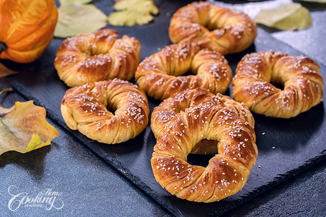 Twisted Pumpkin Bagels