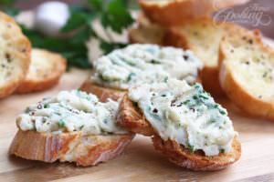 white bean appetizer crostini
