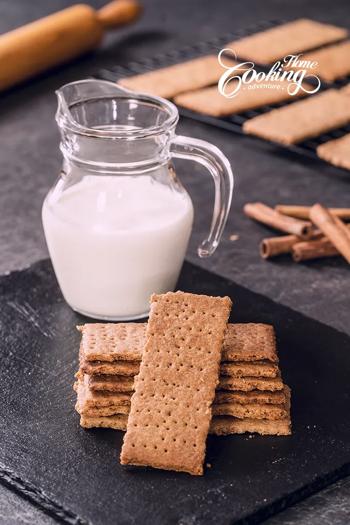 graham crackers with milk