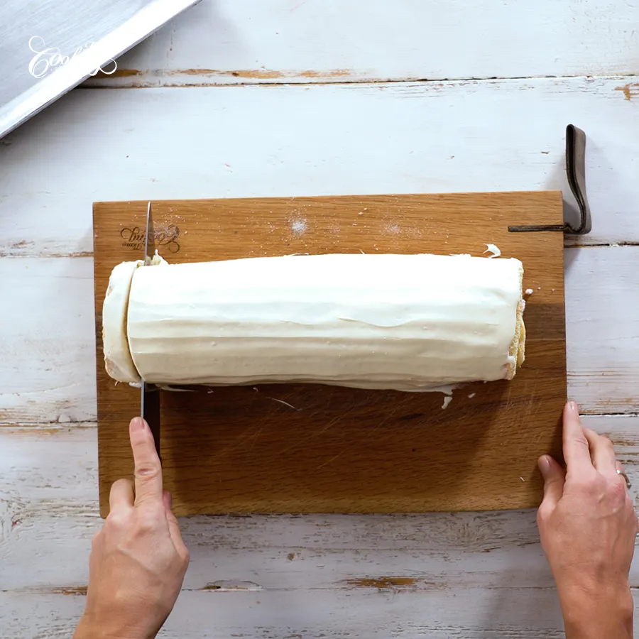 christmas-raspberry-cake-roll-step31