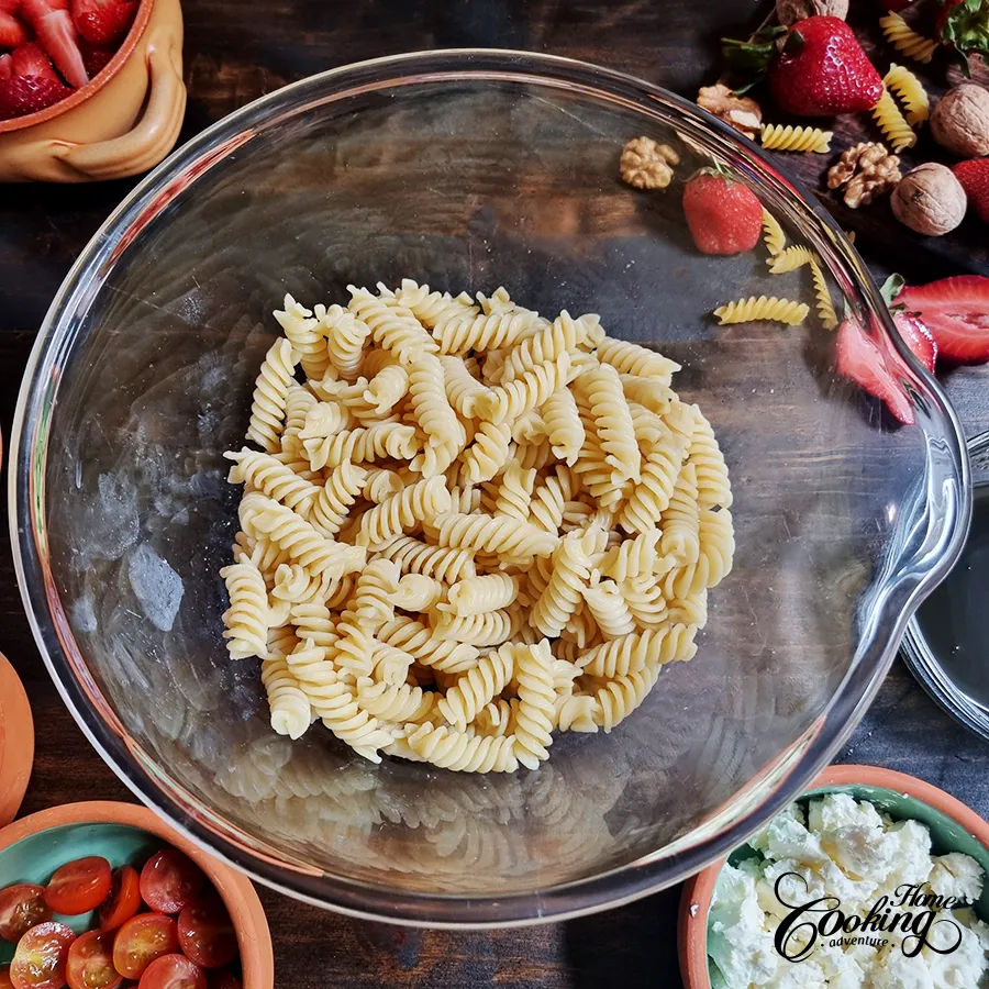 Add pasta to a large bowl