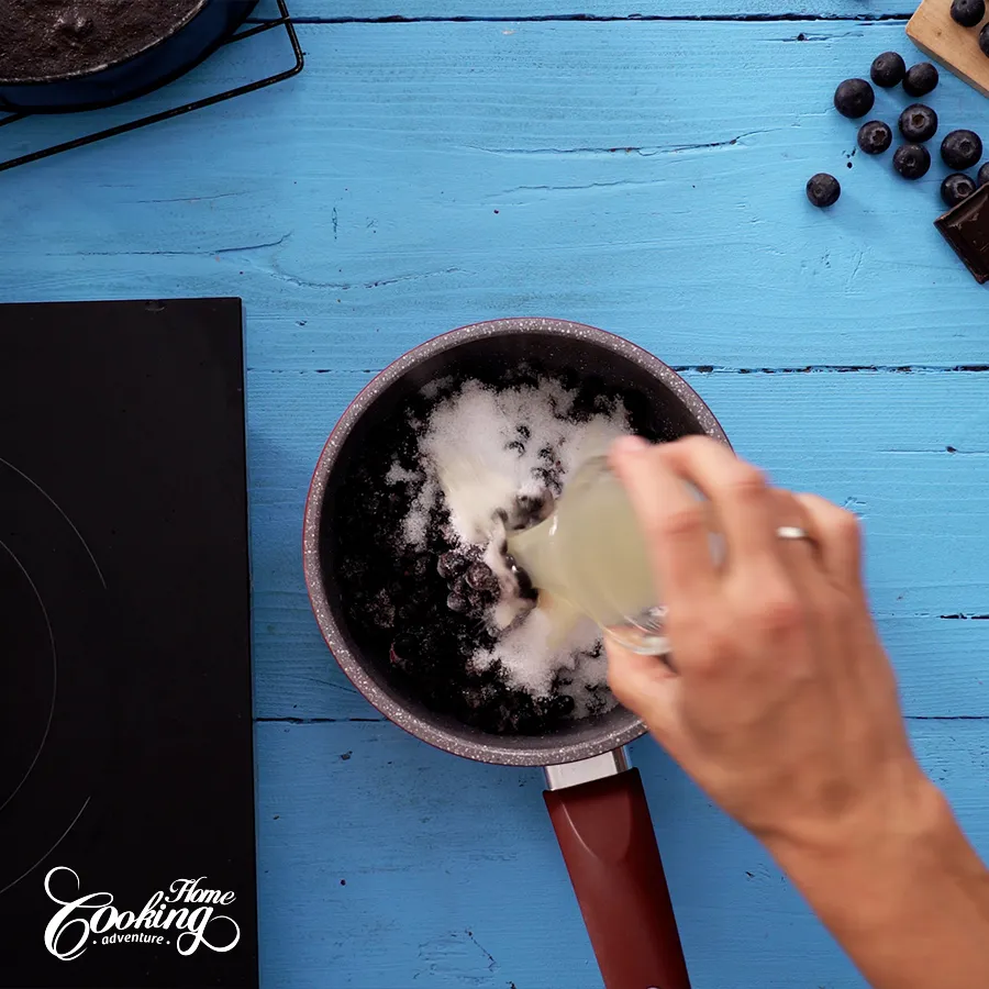blueberry sauce - step 1