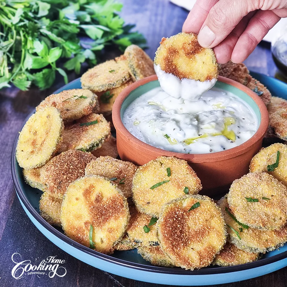 Feliuțe de dovlecel coapte crocante cu sos Tzatziki