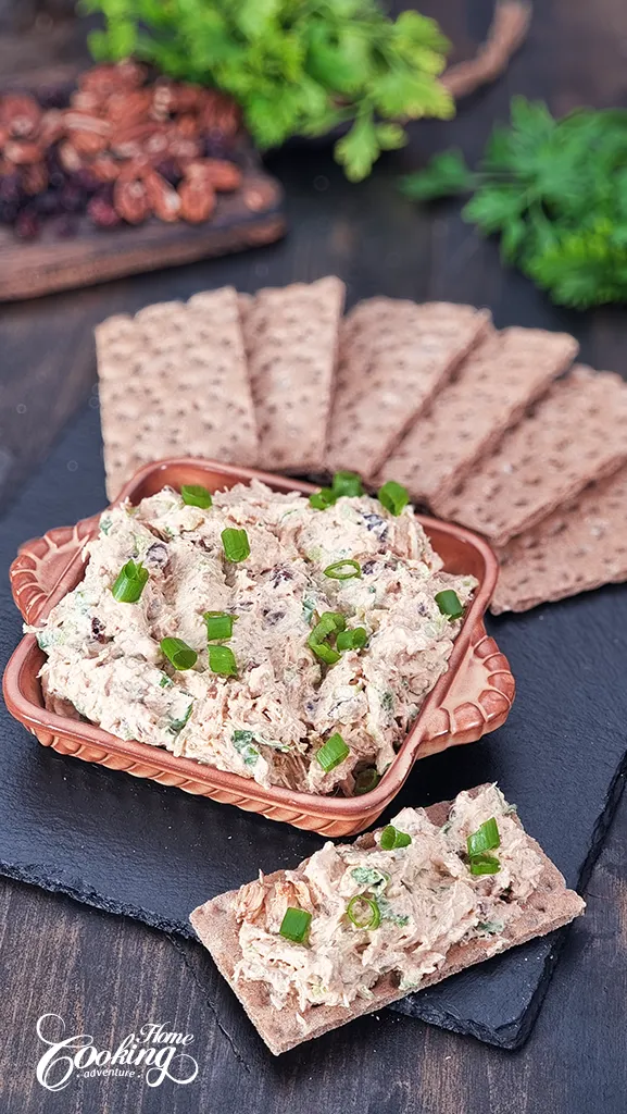 Leftover turkey salad with crackers