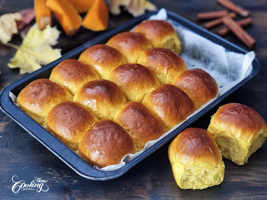 Pumpkin Dinner Rolls