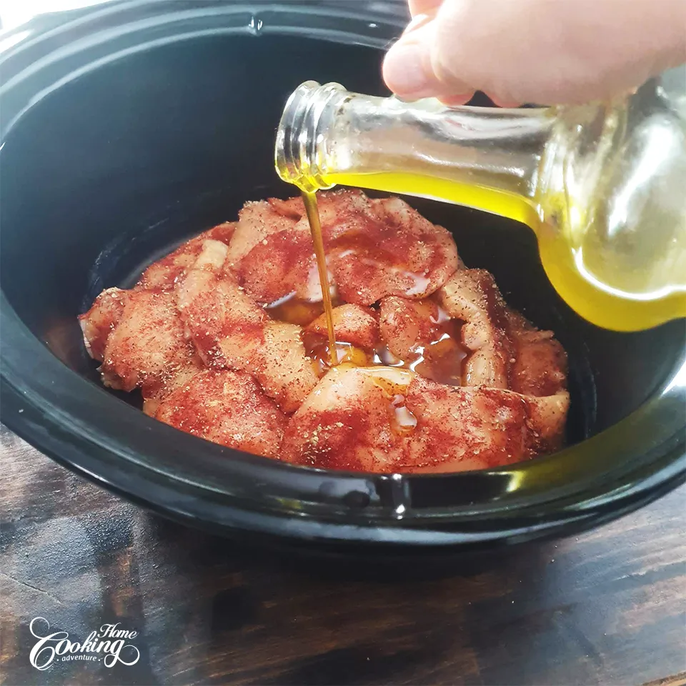 slow cooker - crockpot chicken breast recipe - drizzle olive oil over the chicken