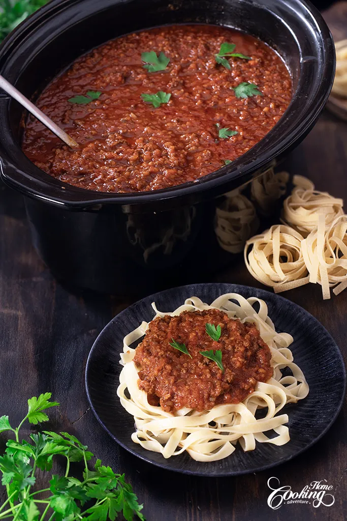 Ragu în Crockpot peste Paste