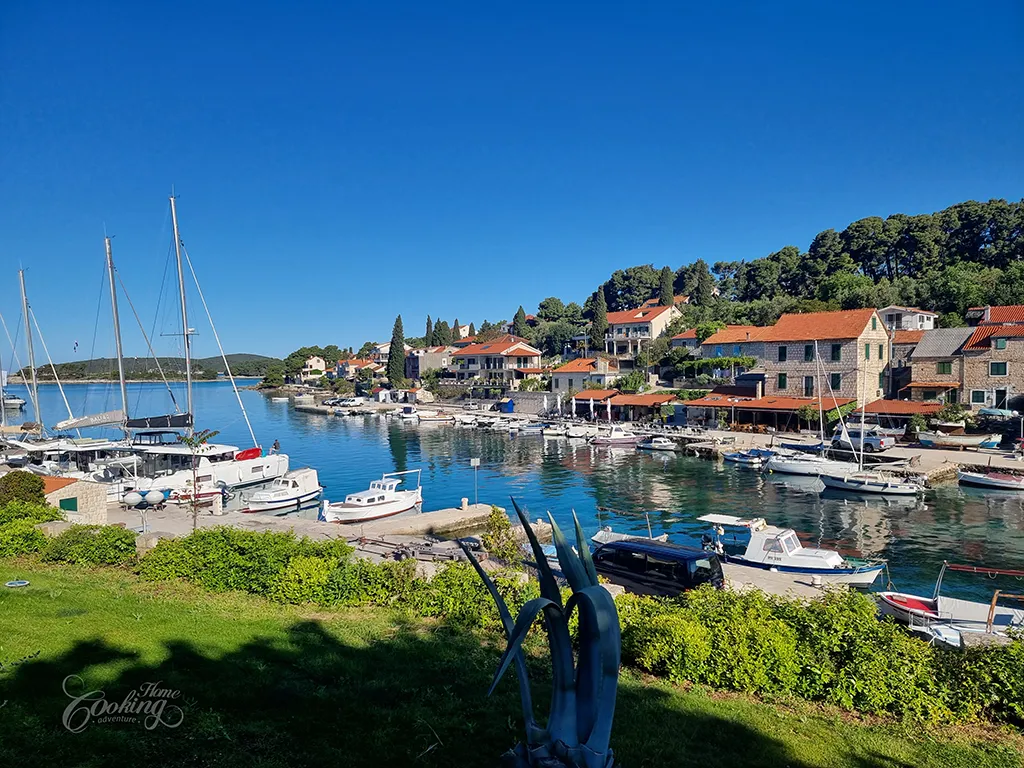 Sailing in Croatia - Maslinica 3