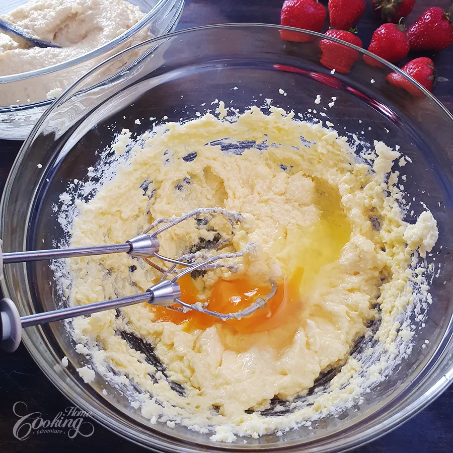 Strawberry Frangipane Cake - step10