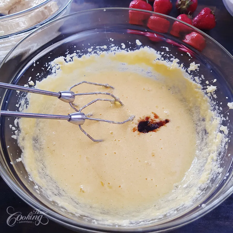 Strawberry Frangipane Cake - step3