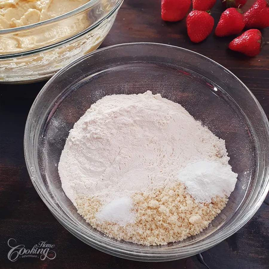 Strawberry Frangipane Cake - step7