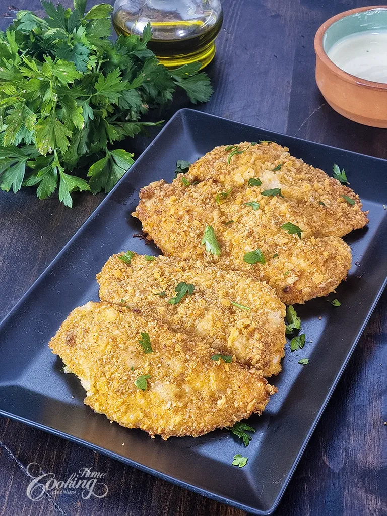 Pui cu Cheddar și Panko la cuptor cu sos de iaurt și muștar cu miere