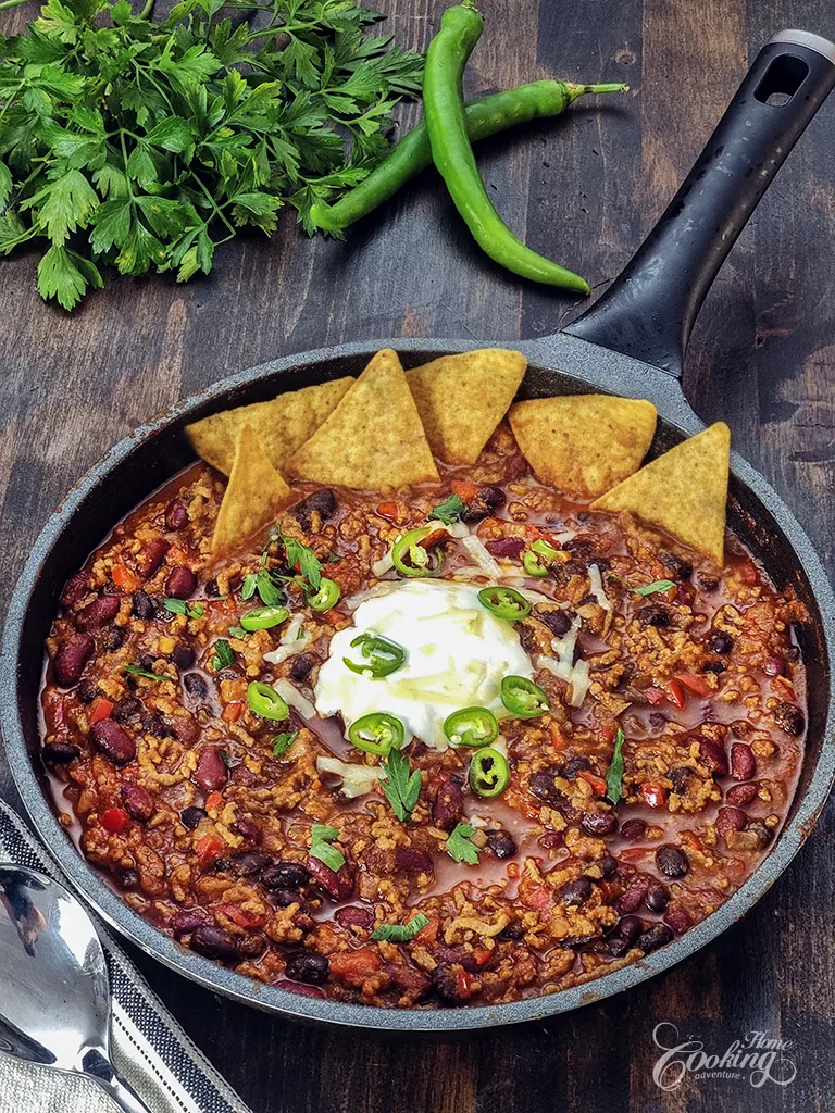 Chili de vită și fasole - Chili con Carne cu chipsuri tortilla