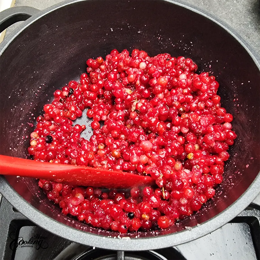 Chocolate Cranberry Mousse Cake - step8