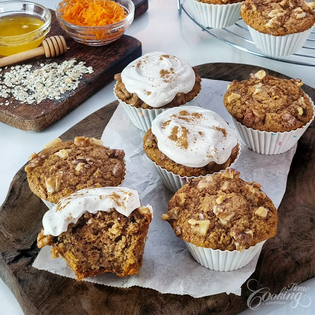 Muffins de avena y pastel de zanahoria con glaseado de yogur griego